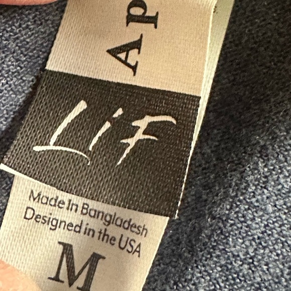 NWOT Love in Faith | Sisters in Christ Short Sleeve T-Shirt women’s medium - Picture 3 of 3